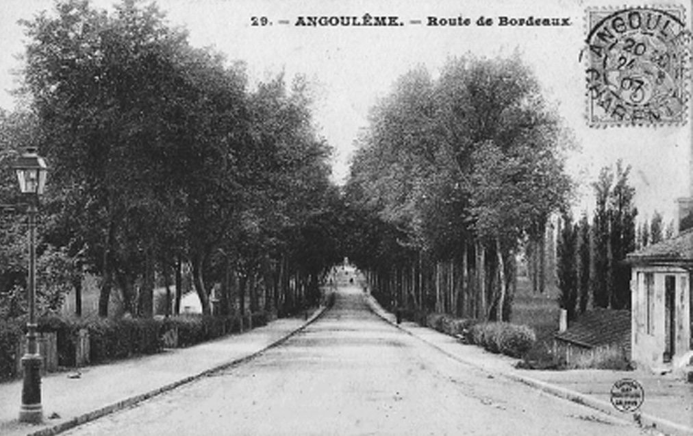 La route de Bordeaux qui mene à l'établissement