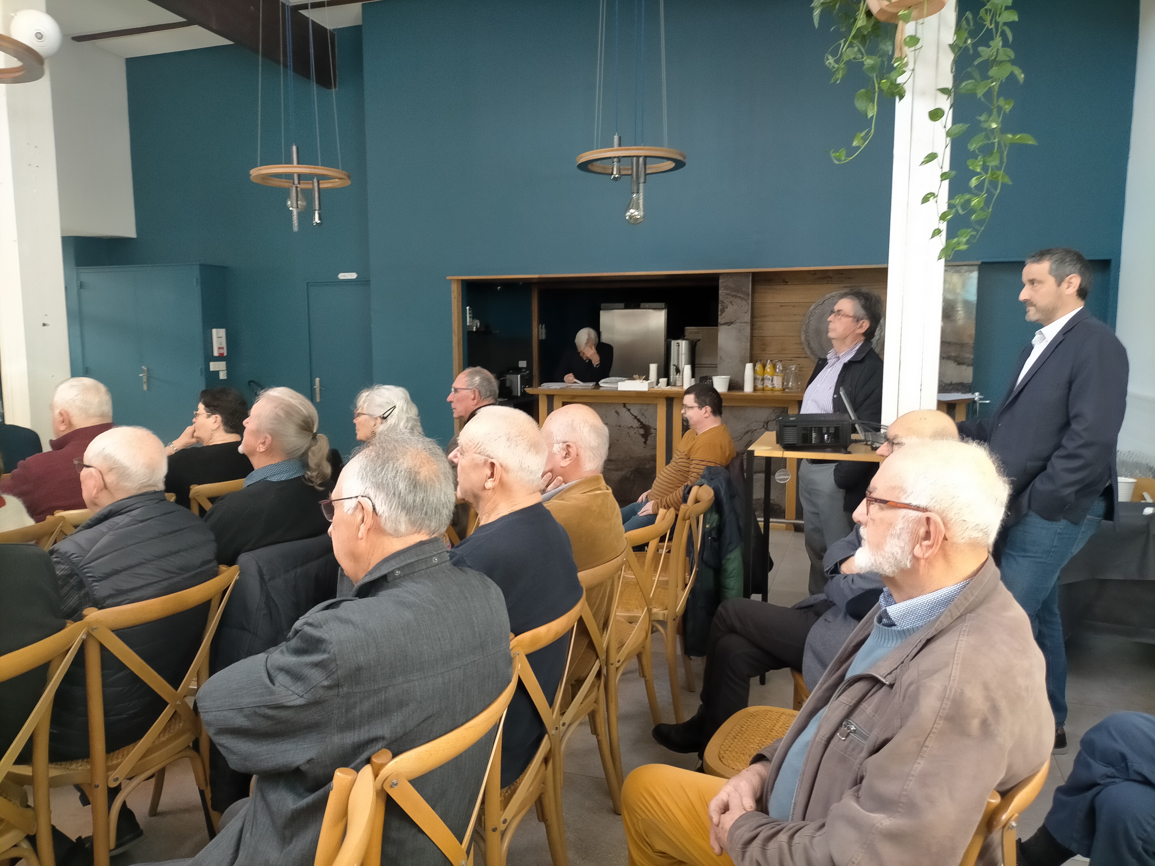 La conférence débute ....