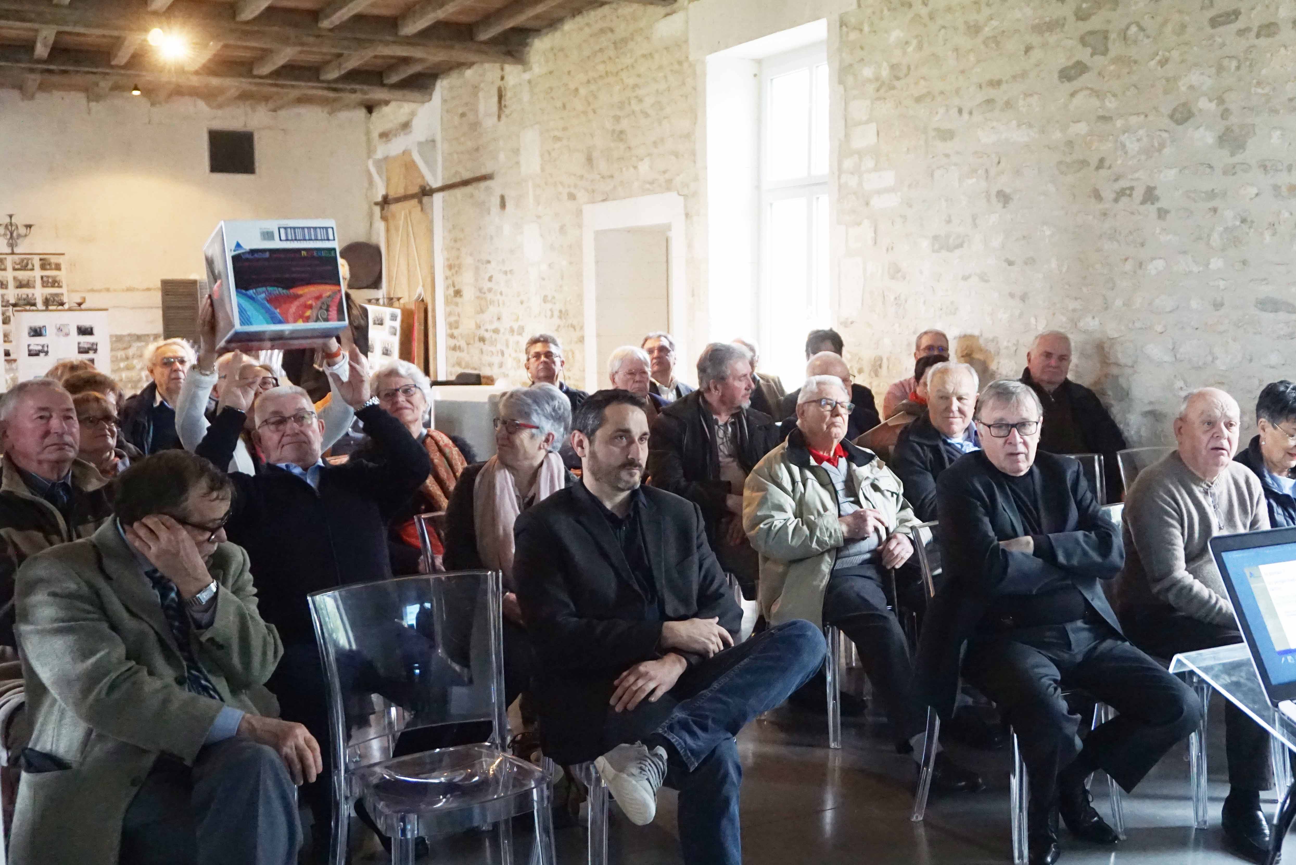 La conférence.
