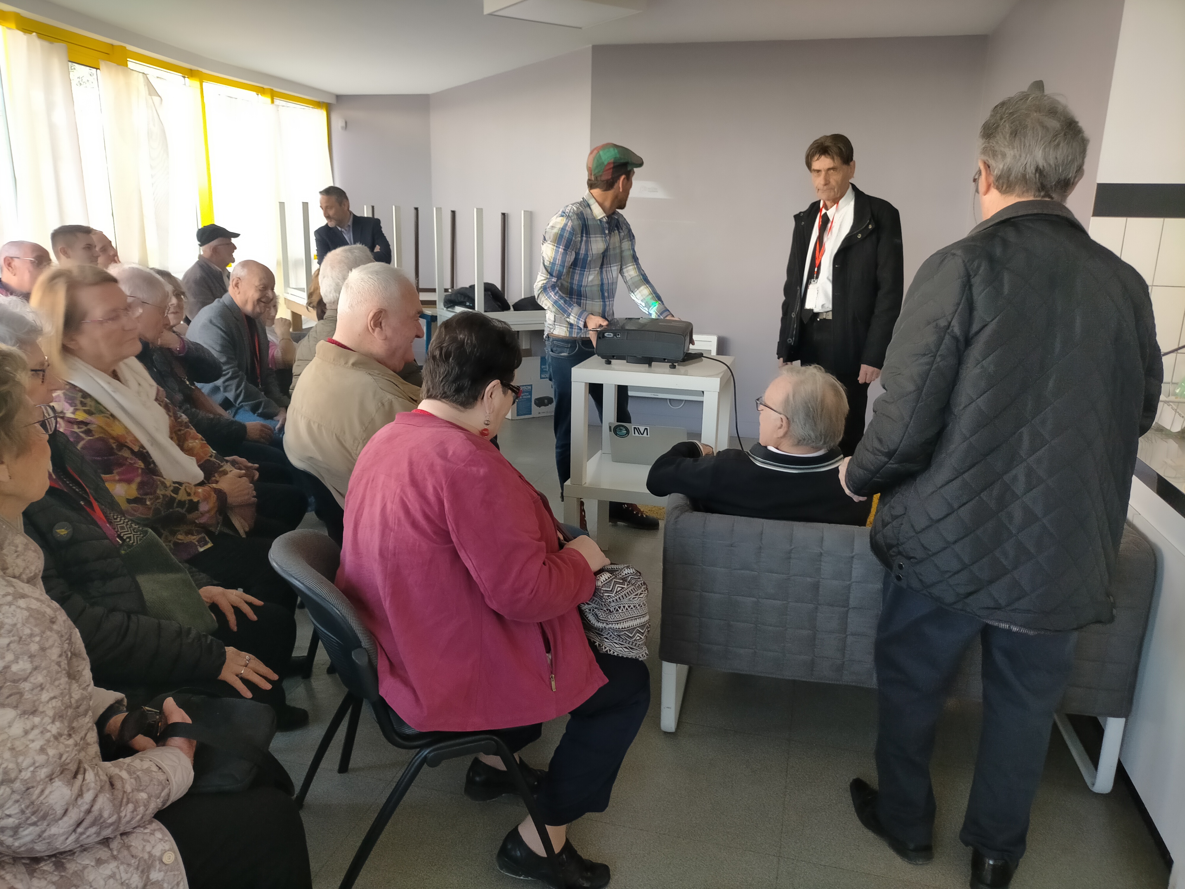 La conférence débute ....